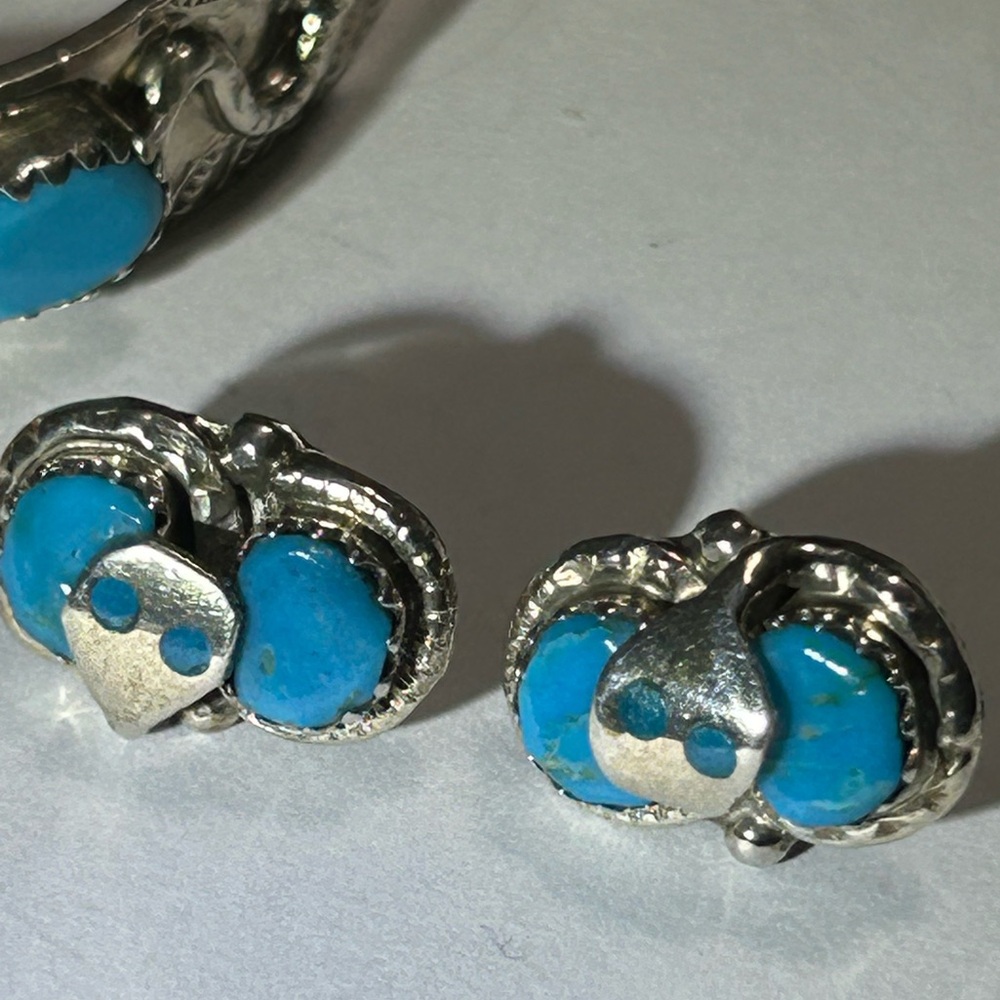EFFIE C ZUNI 925 STERLING & SLEEPING BEAUTY(?) TURQUOISE RATTLESNAKE EARRINGS! - Picture 6 of 6